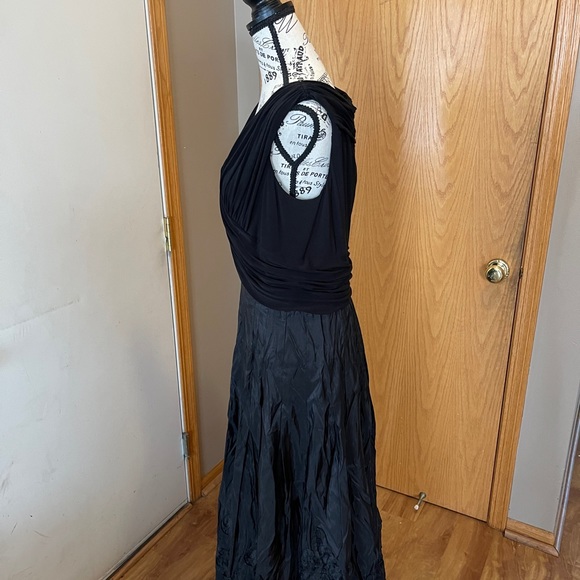 Patra Black V-Neck Soutache Gown Size 16 - Picture 4 of 8